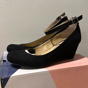 Like new Arizona Laflin wedge heels
